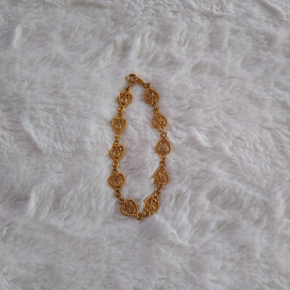 Vintage Avon Gold Tone Simply Hearts Bracelet